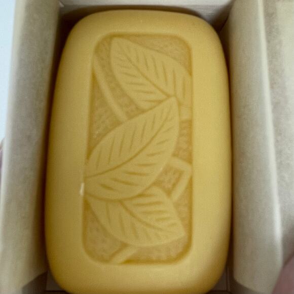 The Thymes Limited Vintage Amaryllis Scented Bar Soap Discontinued VHTF RARE NIB - Picture 4 of 11